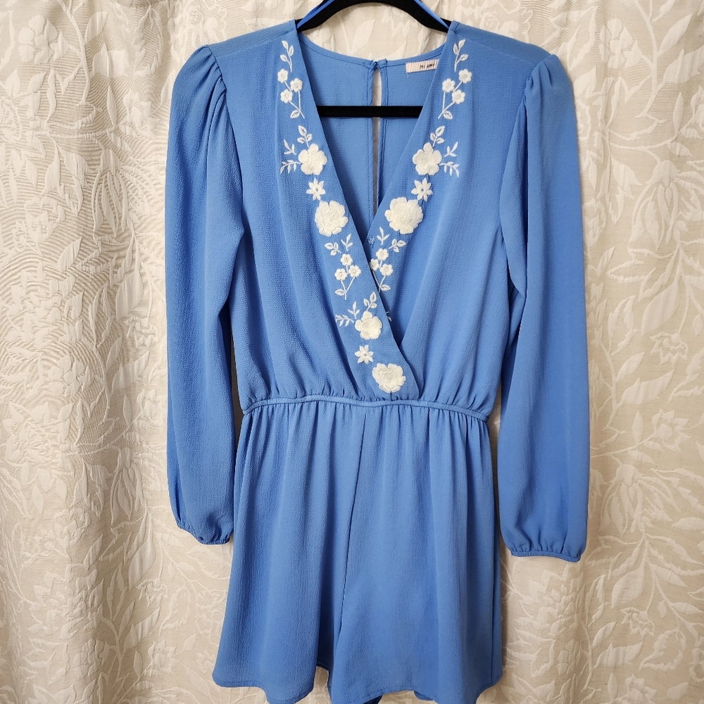 Blue Floral Embroidered Women's Romper Will Fit S/L Stretchy In The Waist NWOT - Picture 3 of 4